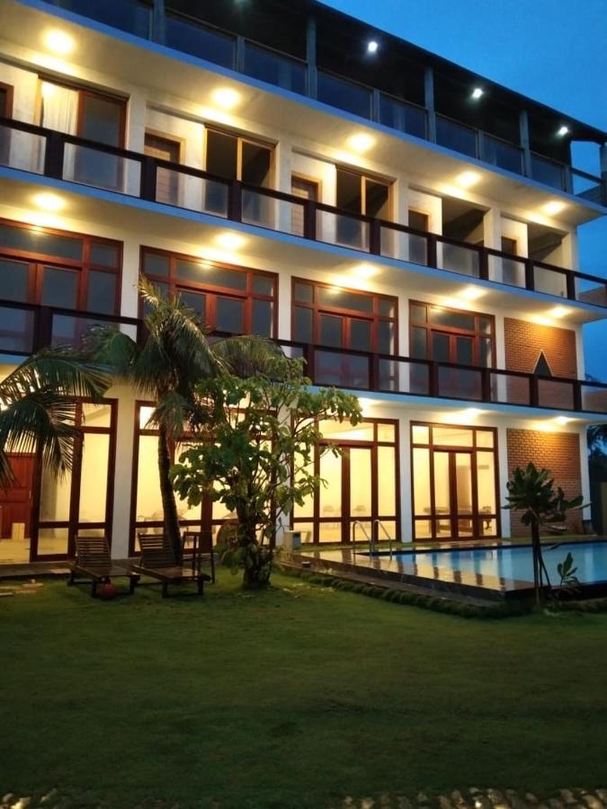 Hi Win Hotel Chilaw Exterior photo