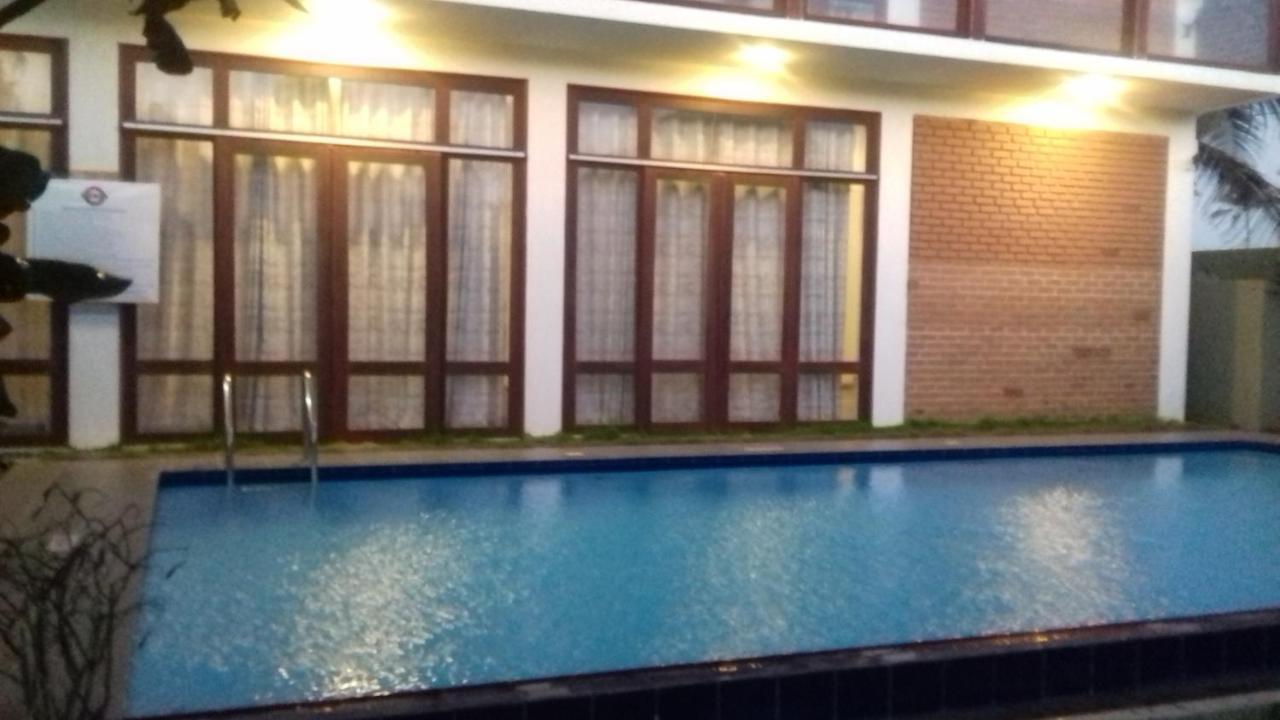 Hi Win Hotel Chilaw Exterior photo